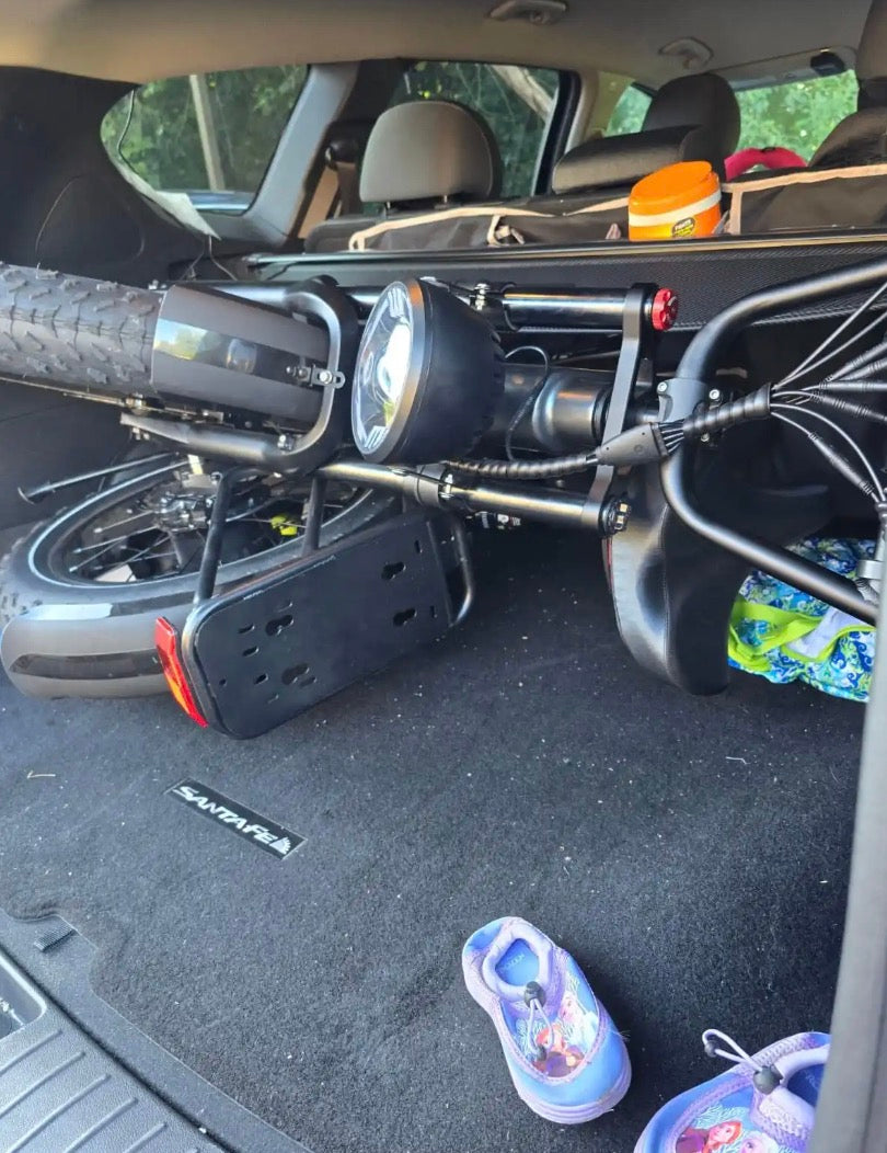 Rider on EK6 Max 2.0 on a city street